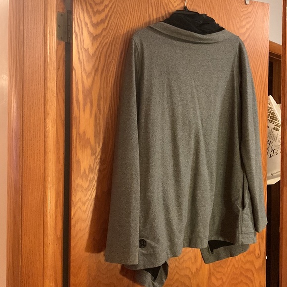 Lululemon - Picture 2 of 6